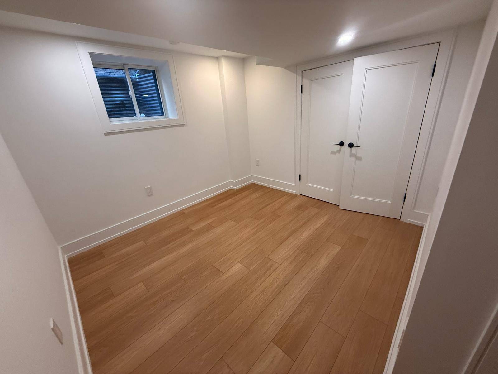 Newmarket, ON L3X 2H9,443 Silken Laumann DR #Basement