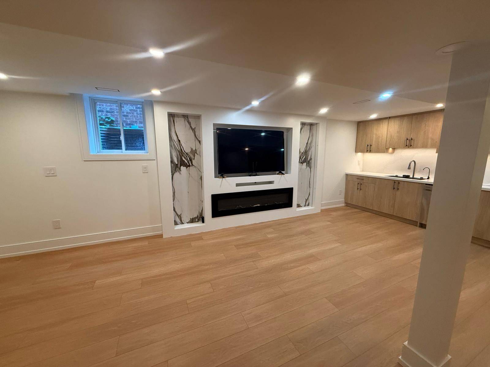 Newmarket, ON L3X 2H9,443 Silken Laumann DR #Basement