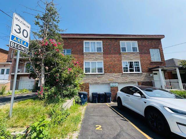 Toronto W03, ON M6M 1J7,9 Donald AVE #2