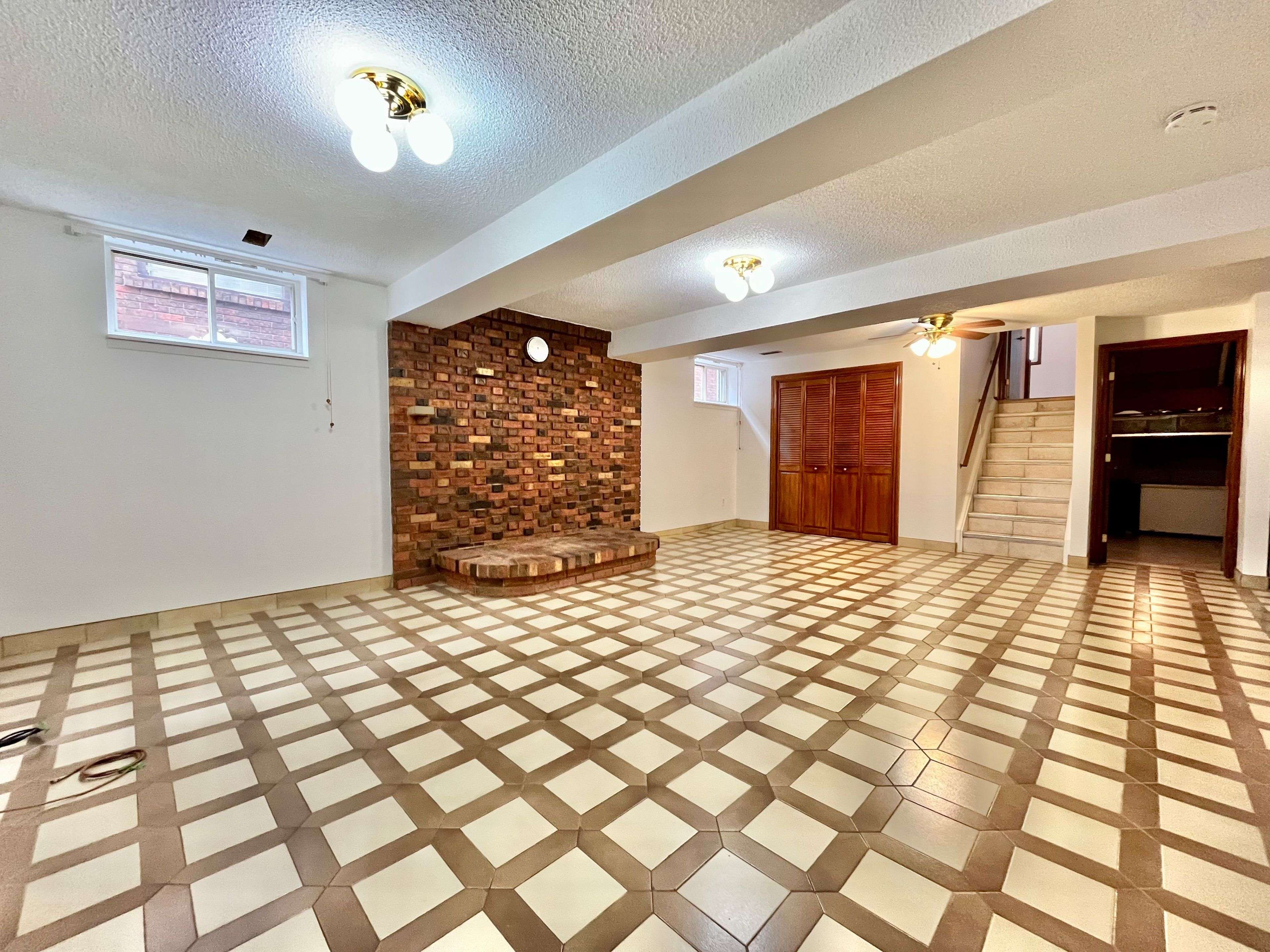 Hamilton, ON L8T 4Y4,39 Lisgar CT #Lower