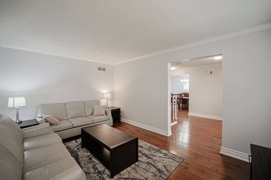 Whitby, ON L1N 6Y8,1 Broughton CT