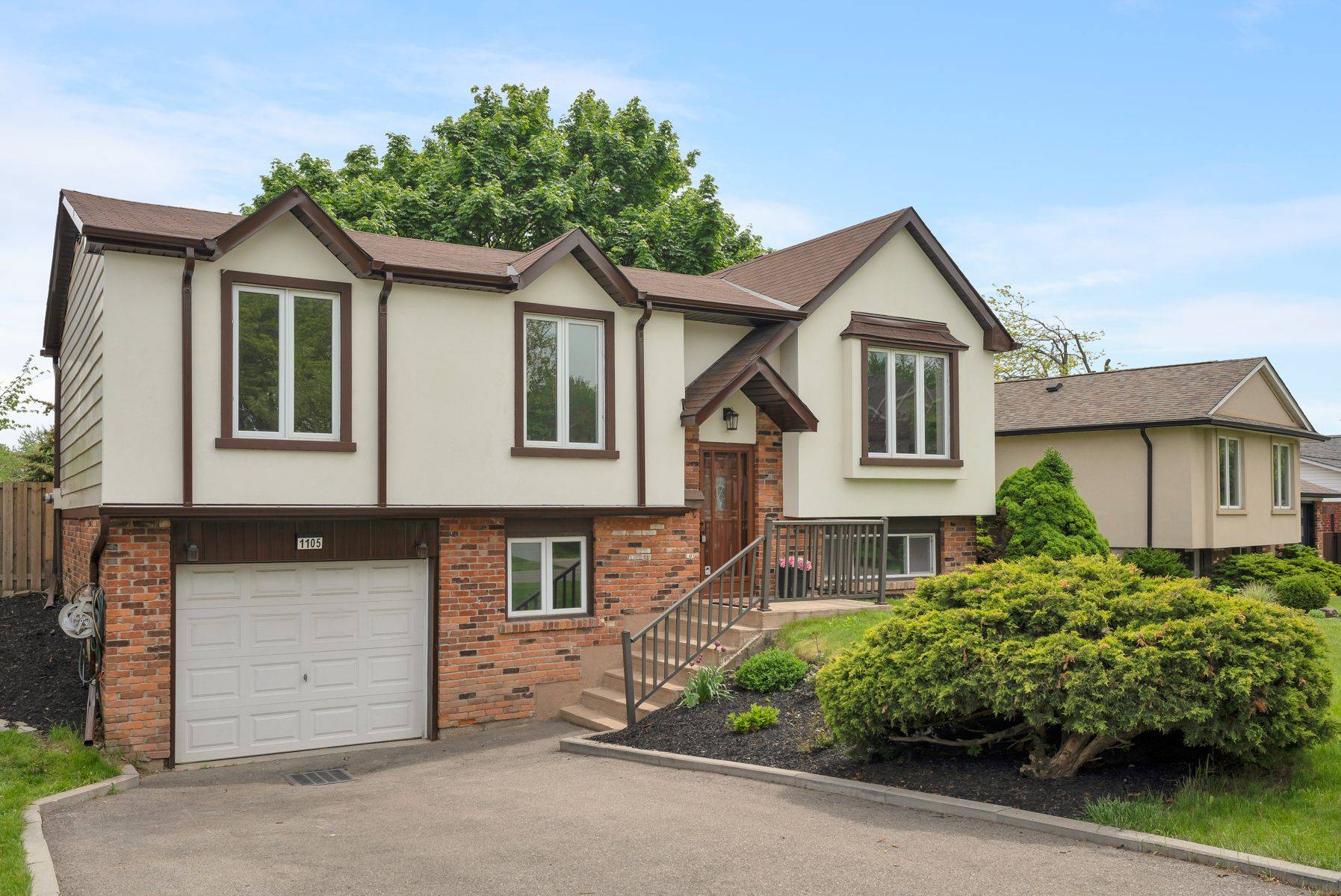 Mississauga, ON L5A 2A1,1105 Mississauga Valley BLVD