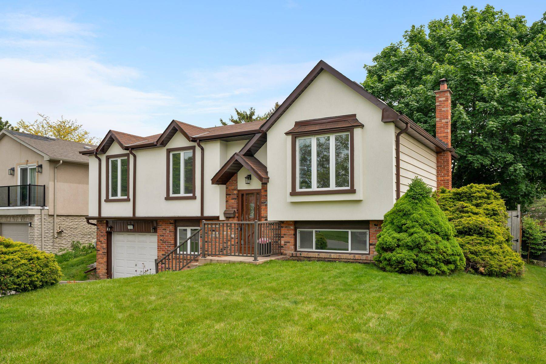 Mississauga, ON L5A 2A1,1105 Mississauga Valley BLVD
