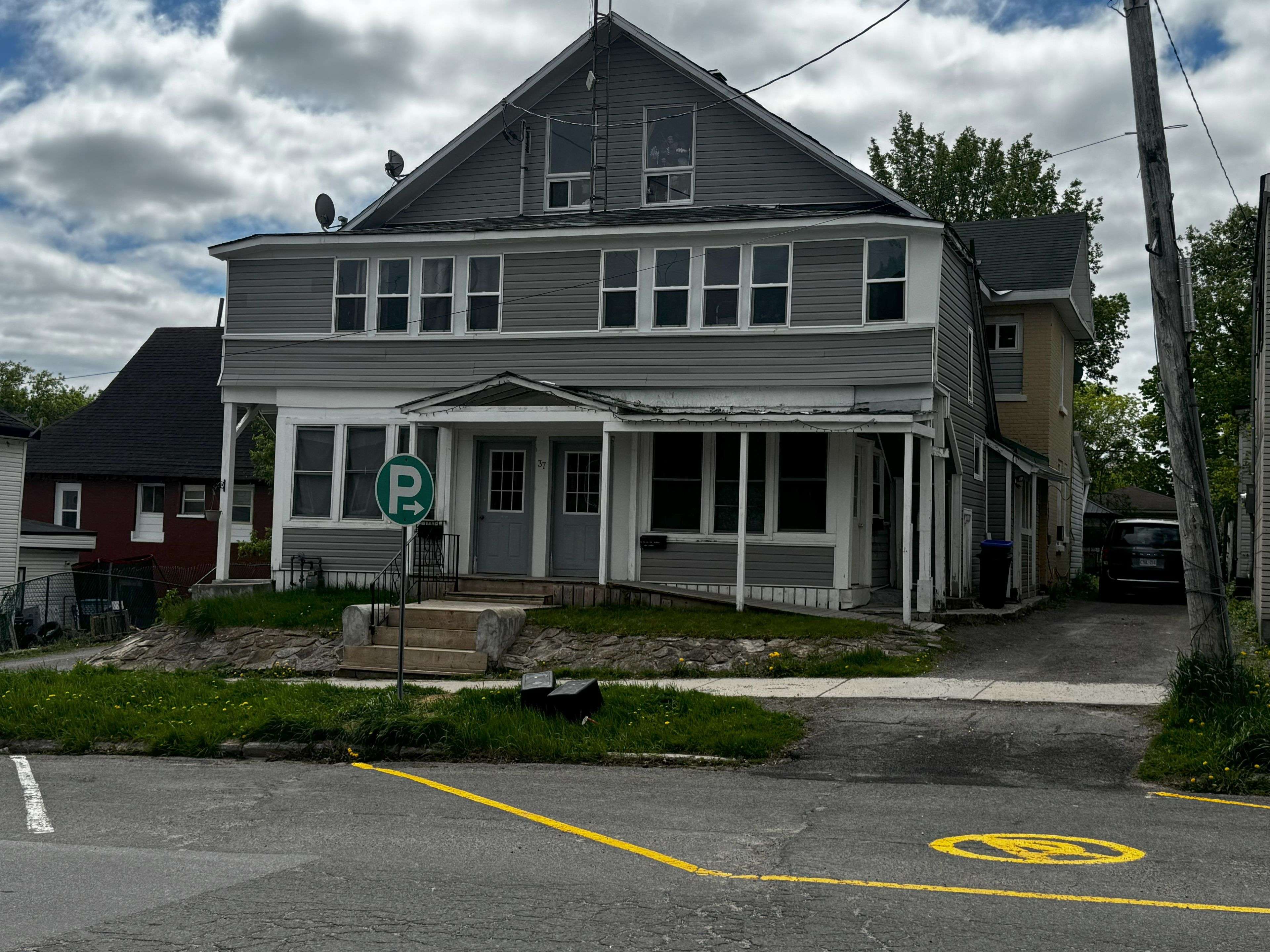 Smiths Falls, ON K7A 1M7,37 Main ST W