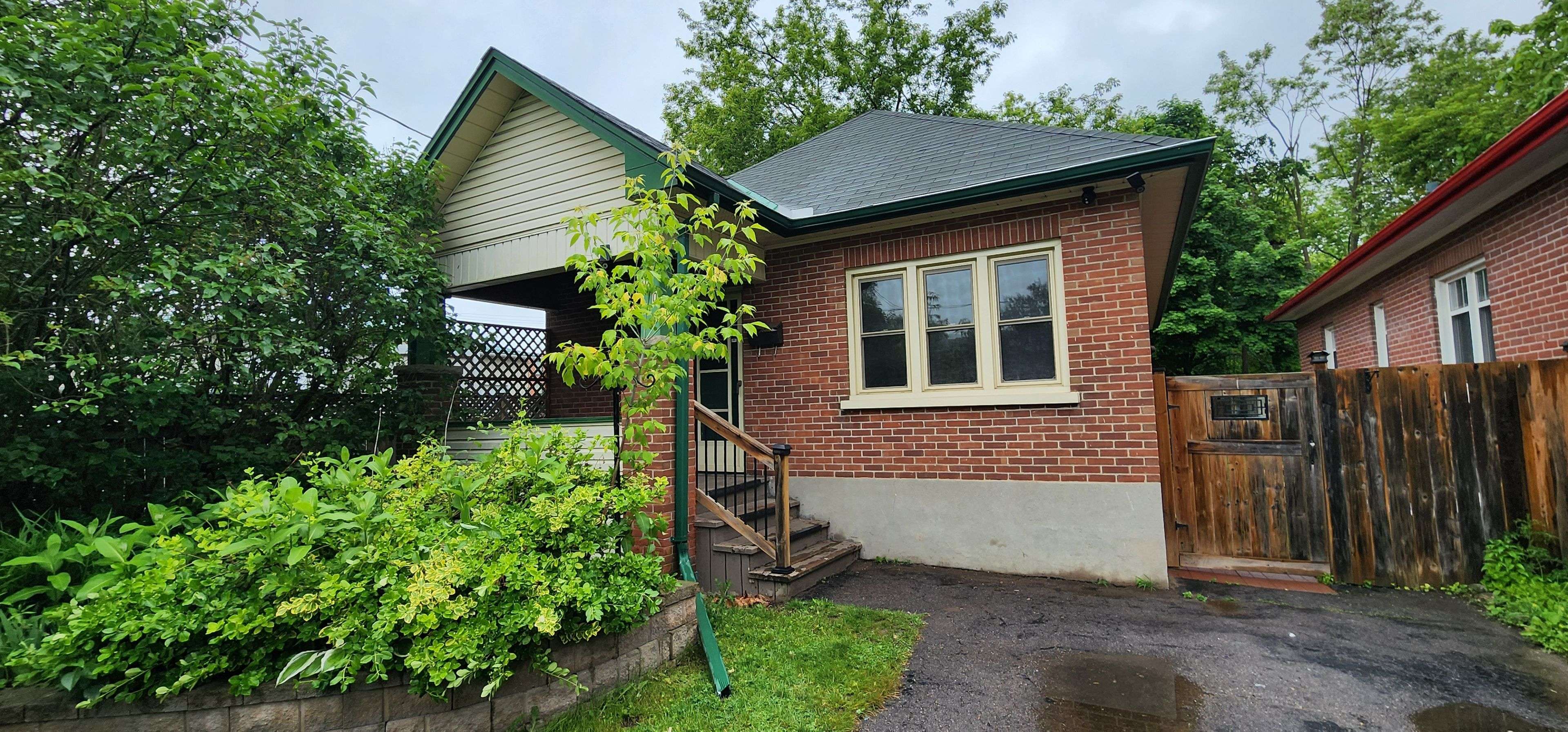 Peterborough Central, ON K9J 2C2,130 Romaine ST