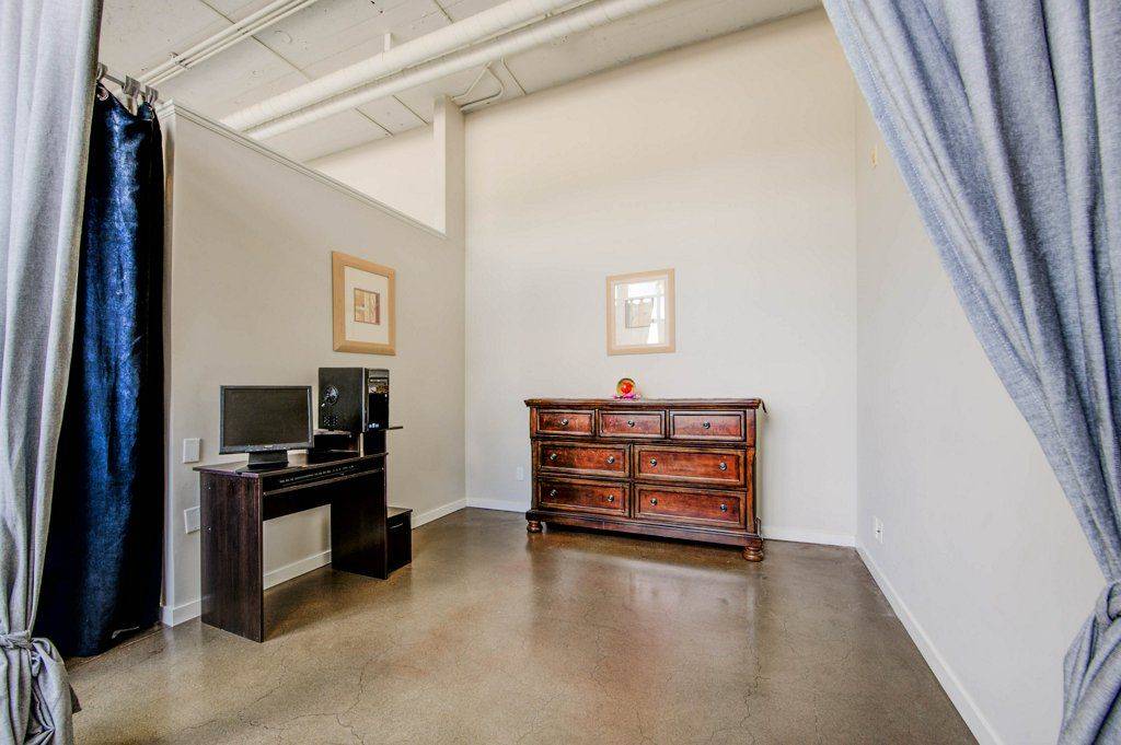 Kitchener, ON N2G 4Z9,404 King ST W #102