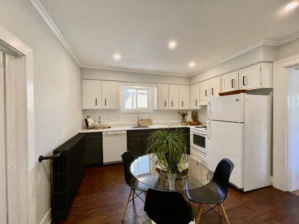 Belleville, ON K8P 3R5,34 Dunbar ST