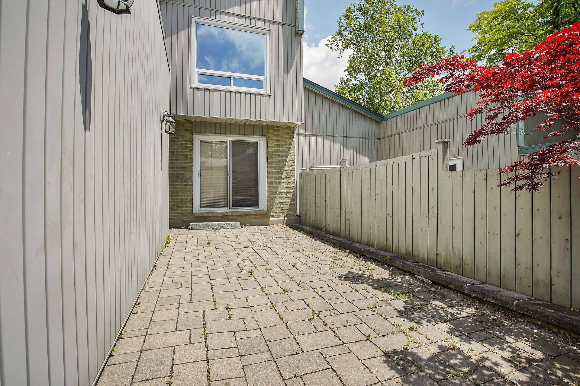 London South, ON N6K 1P8,663 Woodcrest BLVD