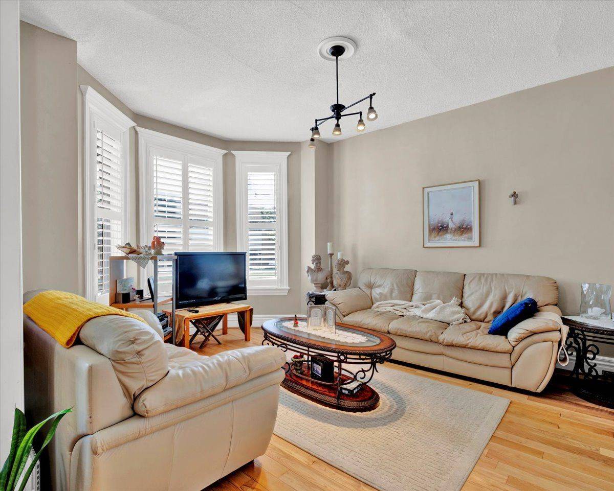 Hamilton, ON L8L 5V6,161 Wentworth ST N