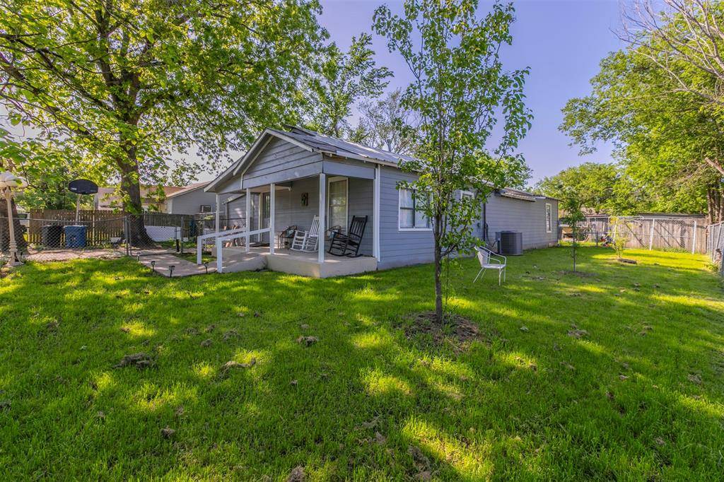 Mexia, TX 76667,409 E Houston Street