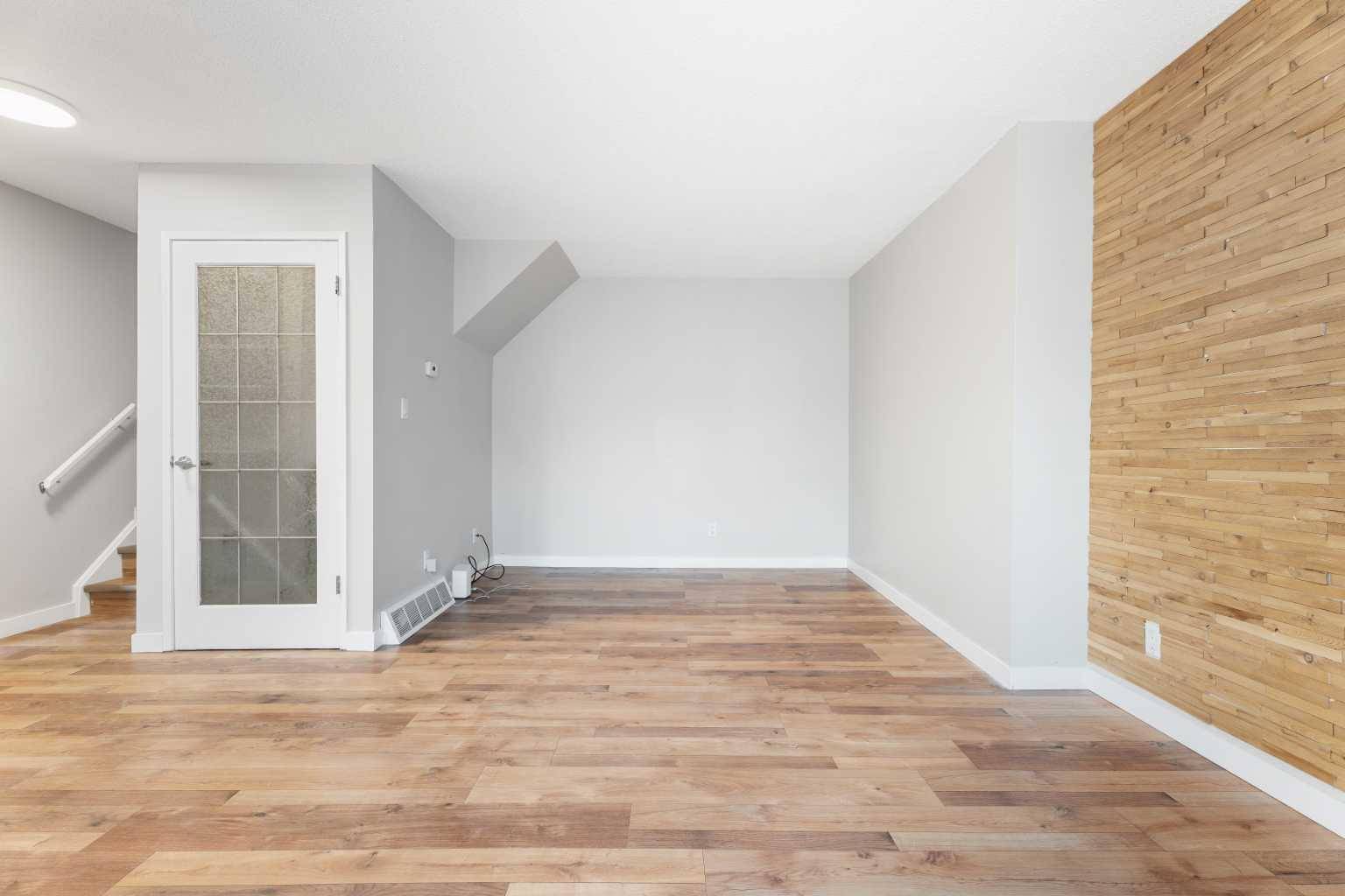 Calgary, AB T3A 2E4,4936 Dalton DR NW #26