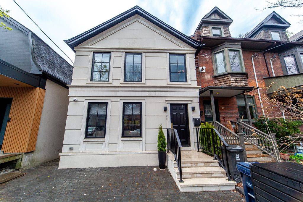 Toronto E01, ON M4M 2X3,68 Winnifred AVE