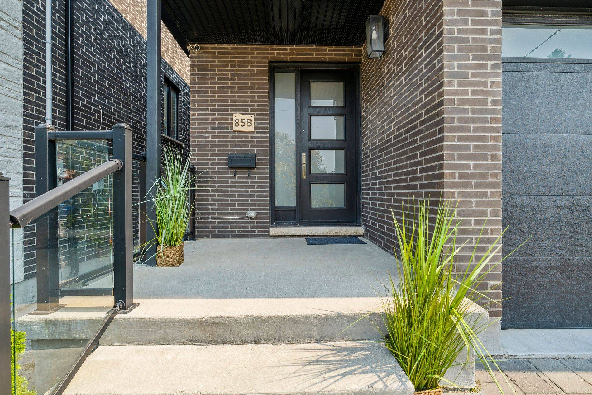 Toronto E04, ON M1L 2Y6,85B Westbourne AVE