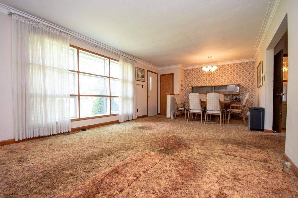 Whitby, ON L1P 1K4,59 Queens RD
