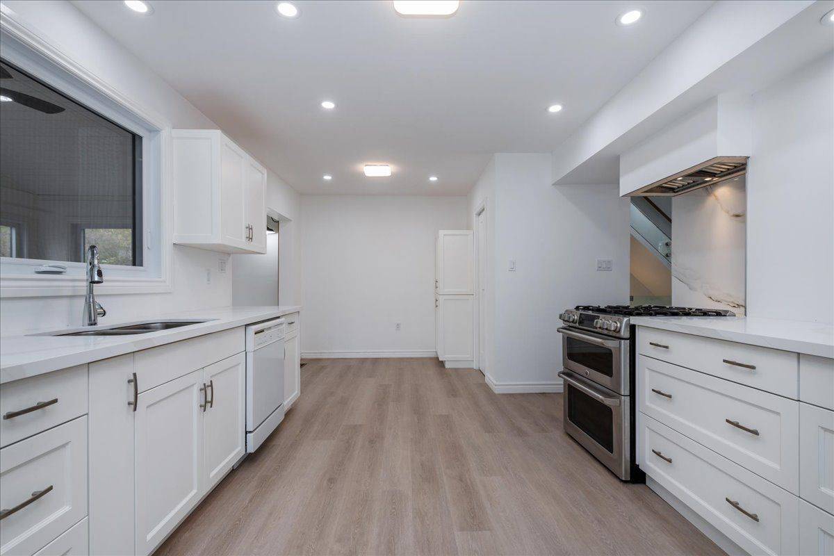 Innisfil, ON L0L 1K0,1063 WOOD ST