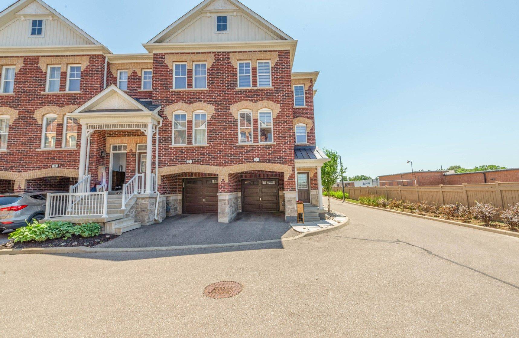 Vaughan, ON L6L 0H1,10 Porter AVE #26