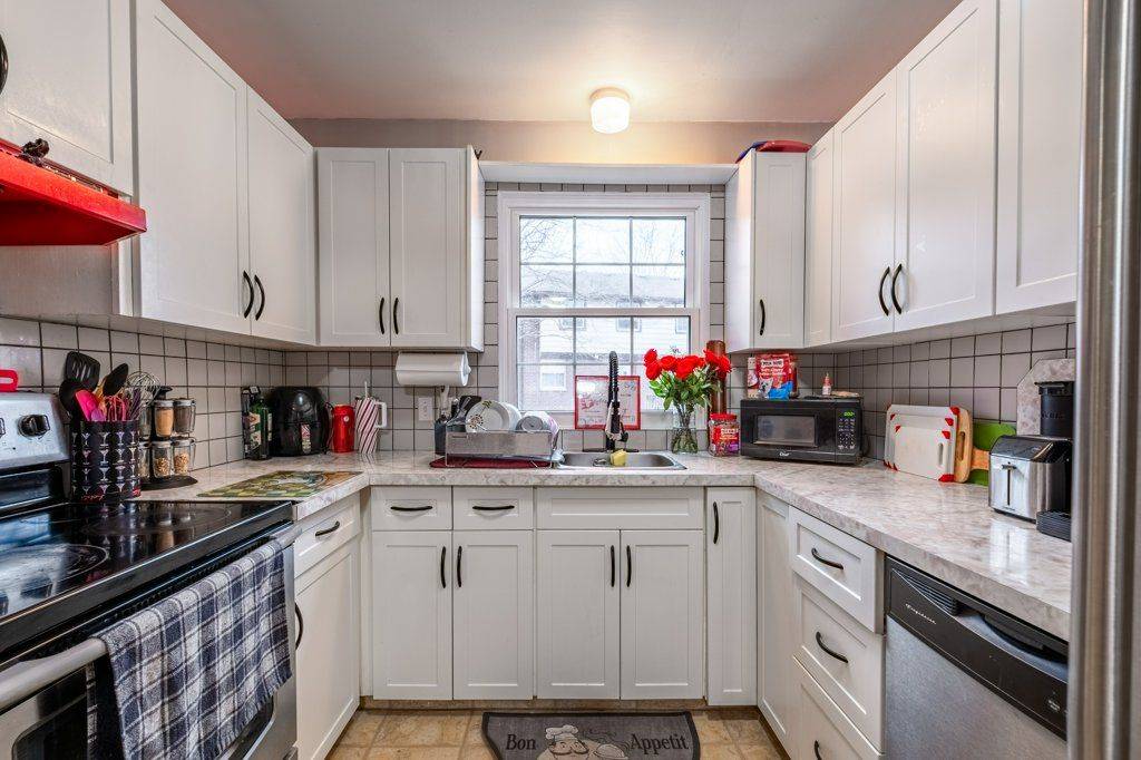 Kingston, ON K7M 2X1,126 Notch Hill RD #5
