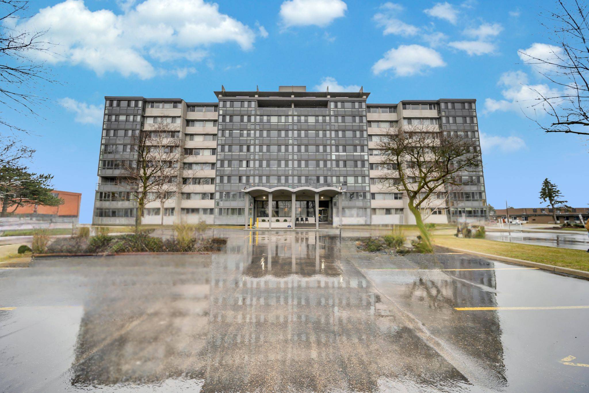 Kitchener, ON N2A 2A8,24 Midland DR #701