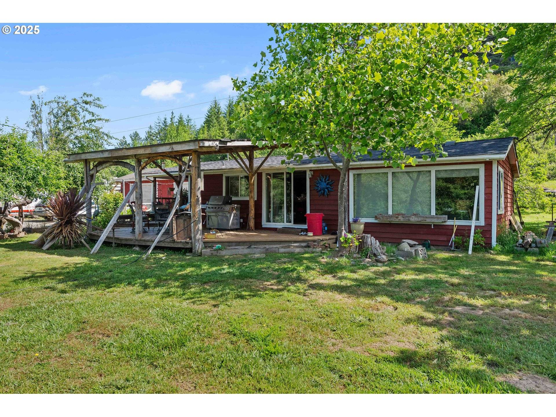 Myrtle Point, OR 97458,99355 LONE PINE LN