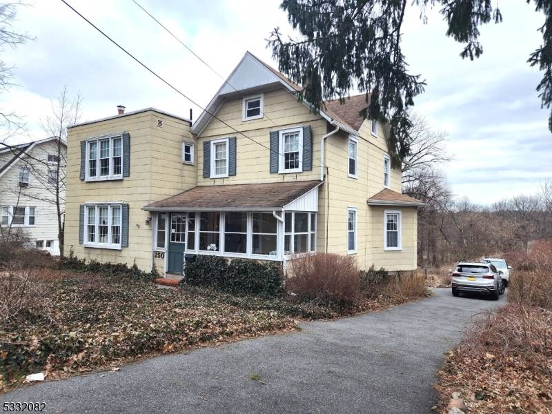 River Edge Boro, NJ 07661,250 Kinderkamack Rd