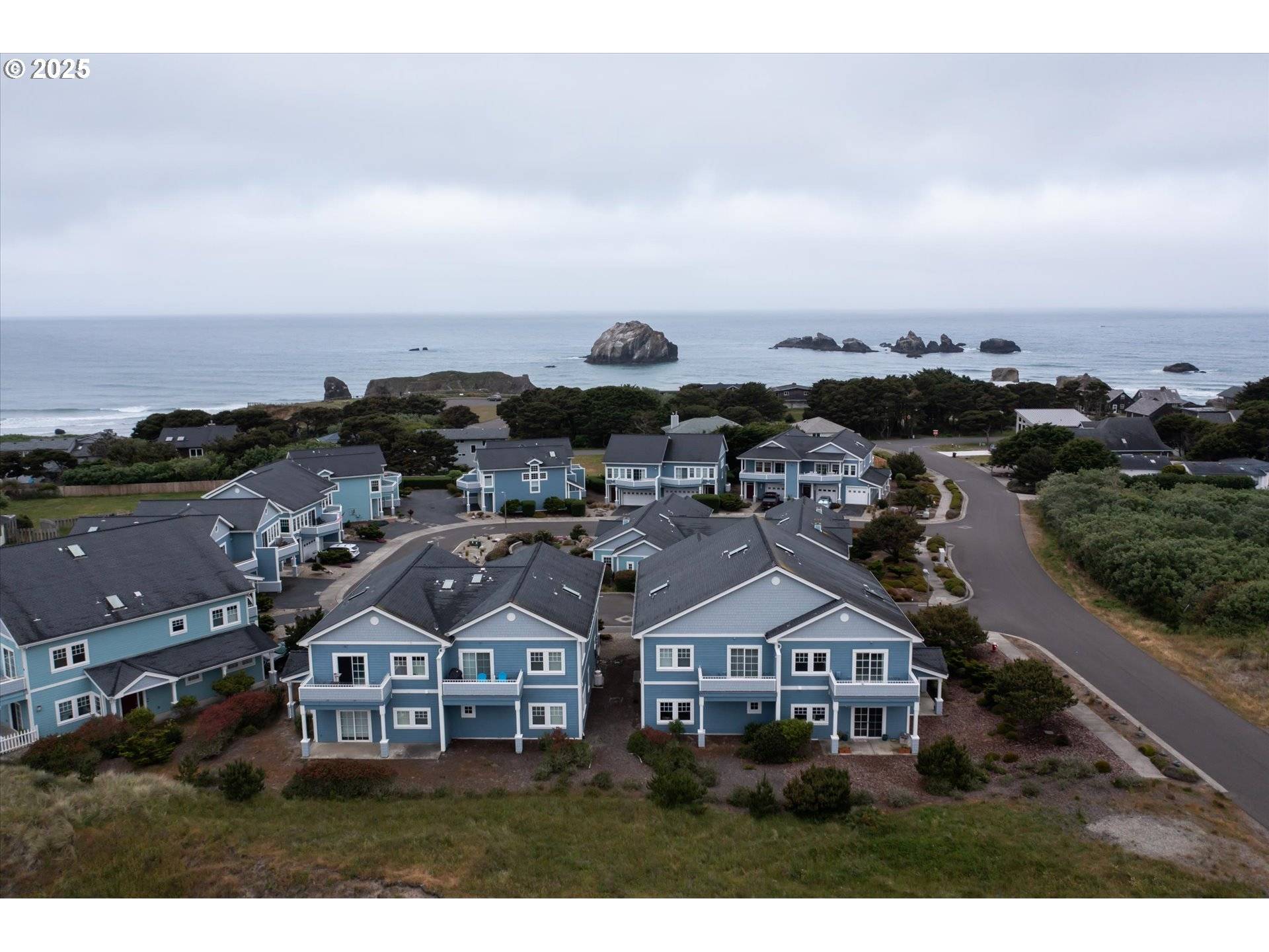 Bandon, OR 97411,1323 VILLAGE LOOP