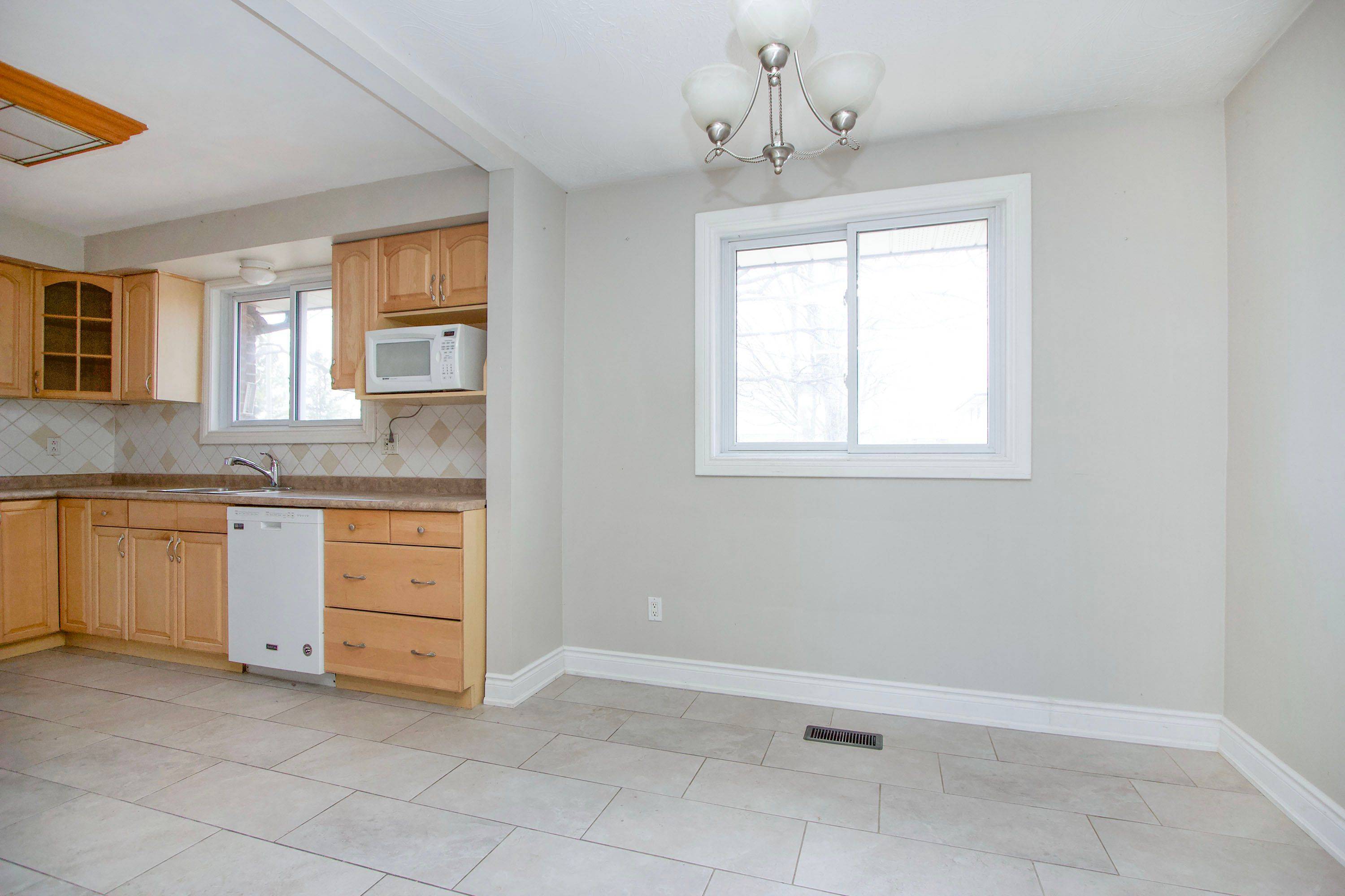 Oshawa, ON L1H 1V3,1165 Ridgecrest AVE