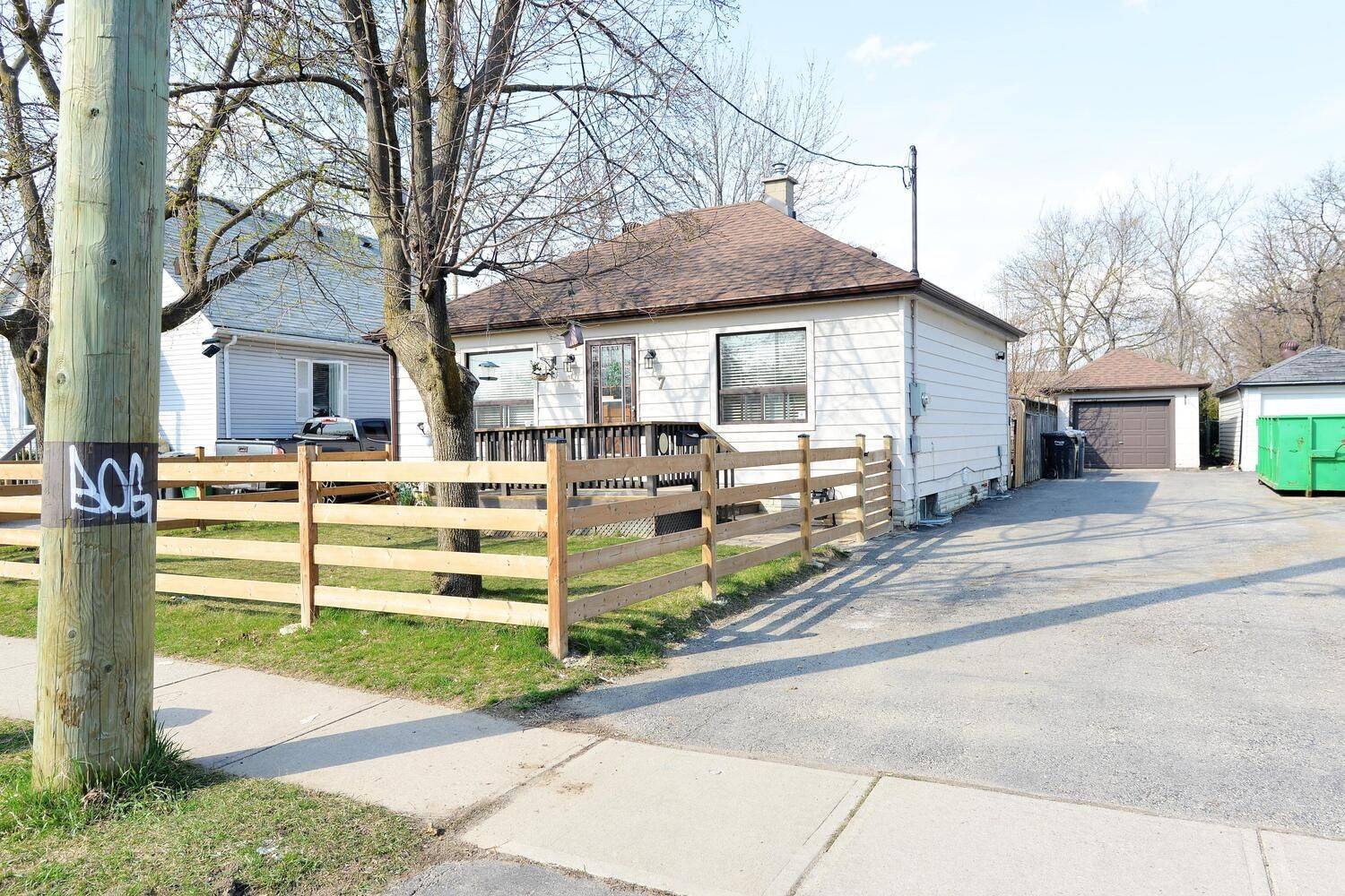 Brampton, ON L6V 1T8,7 Sophia ST