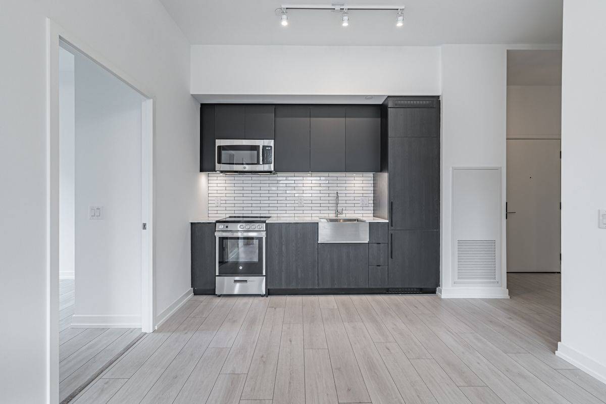 Toronto W01, ON M6K 0H8,270 Dufferin ST #208