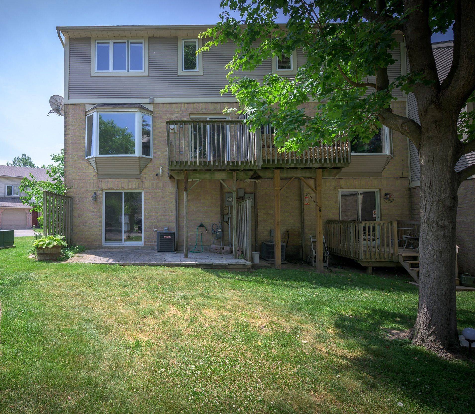 London South, ON N5Z 4Z6,9 Ailsa PL #43