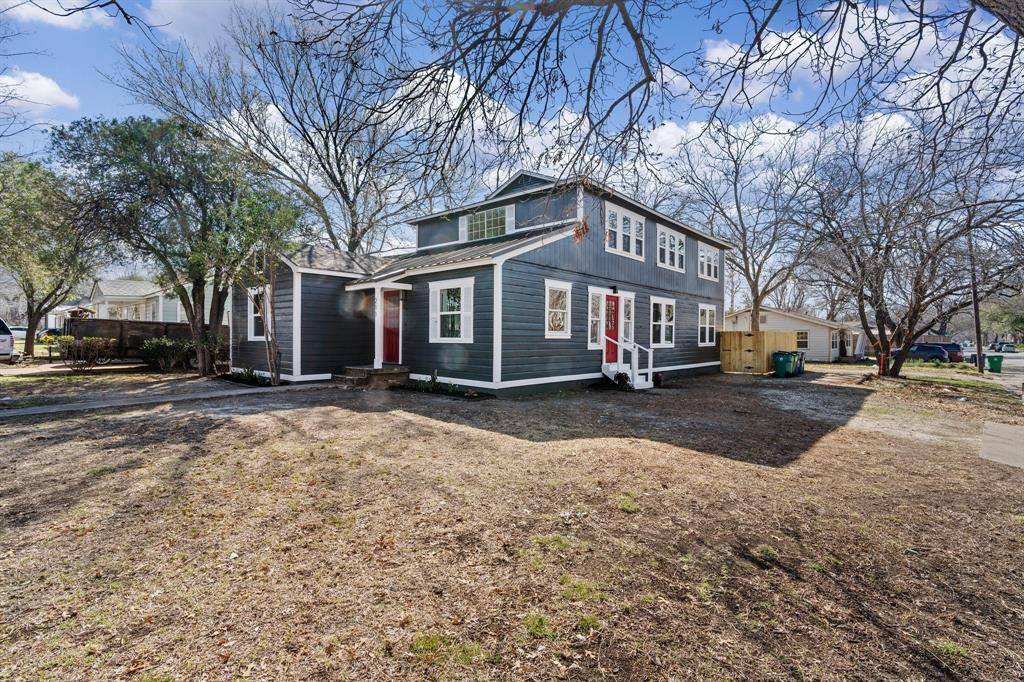 Waxahachie, TX 75165,211 Almond Street