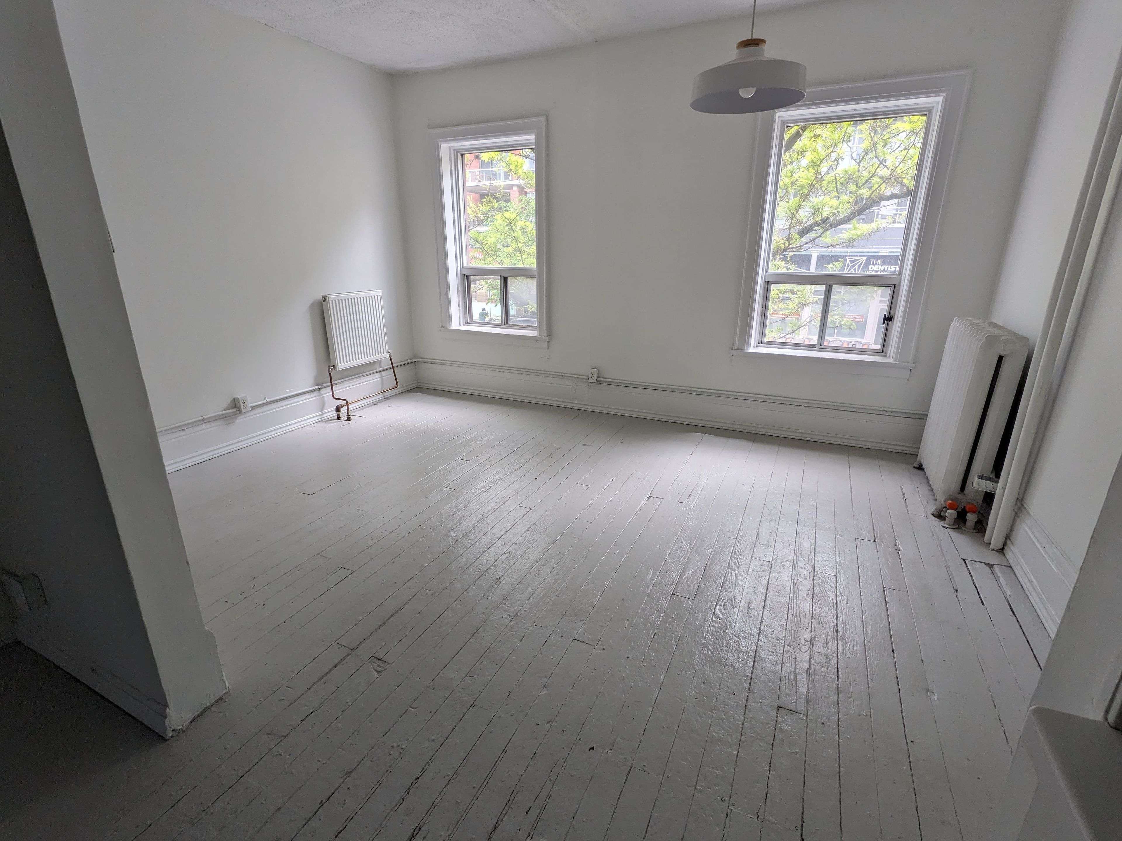 Toronto C01, ON M6J 1H6,1020 Queen ST W #1