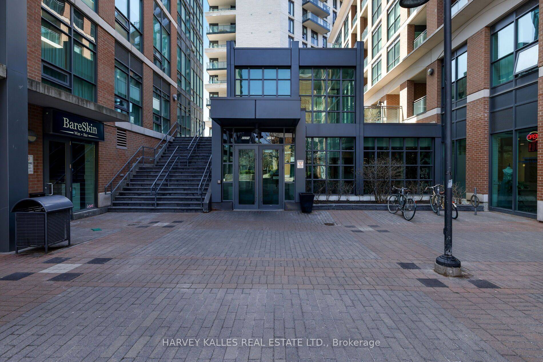 Toronto C01, ON M6J 0A5,1171 Queen ST W #312