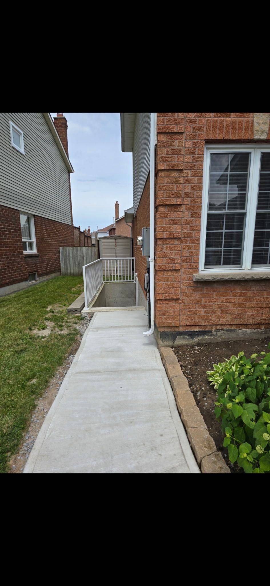 Georgina, ON L4P 3N4,12 Verona CRES #Lower
