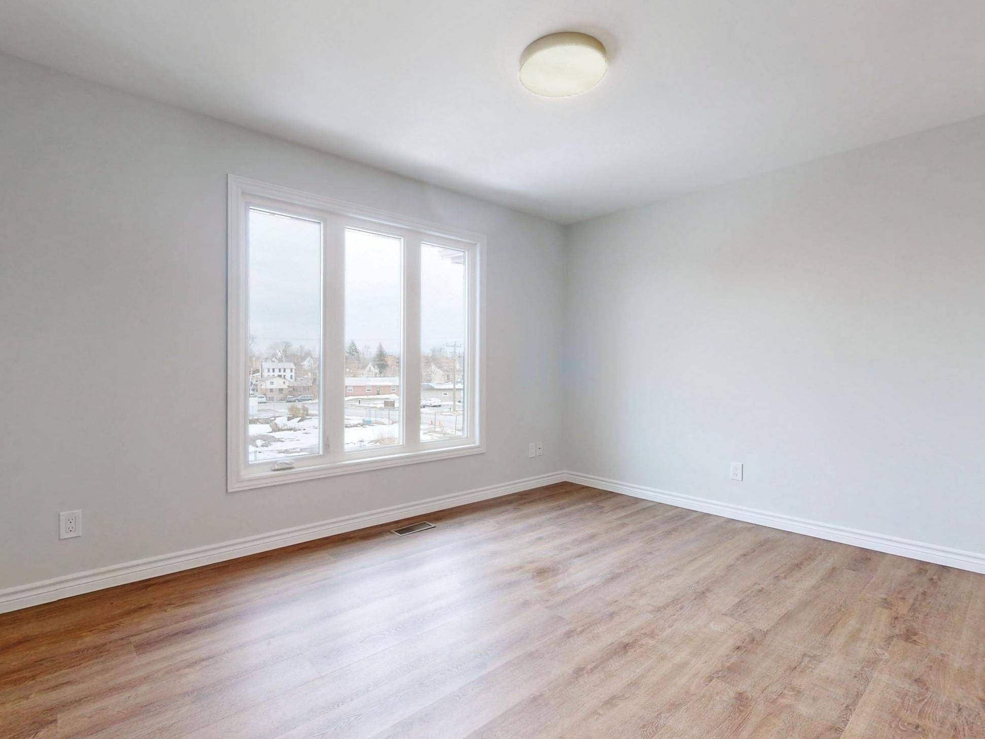 Uxbridge, ON L9P 1E2,40 Ash ST