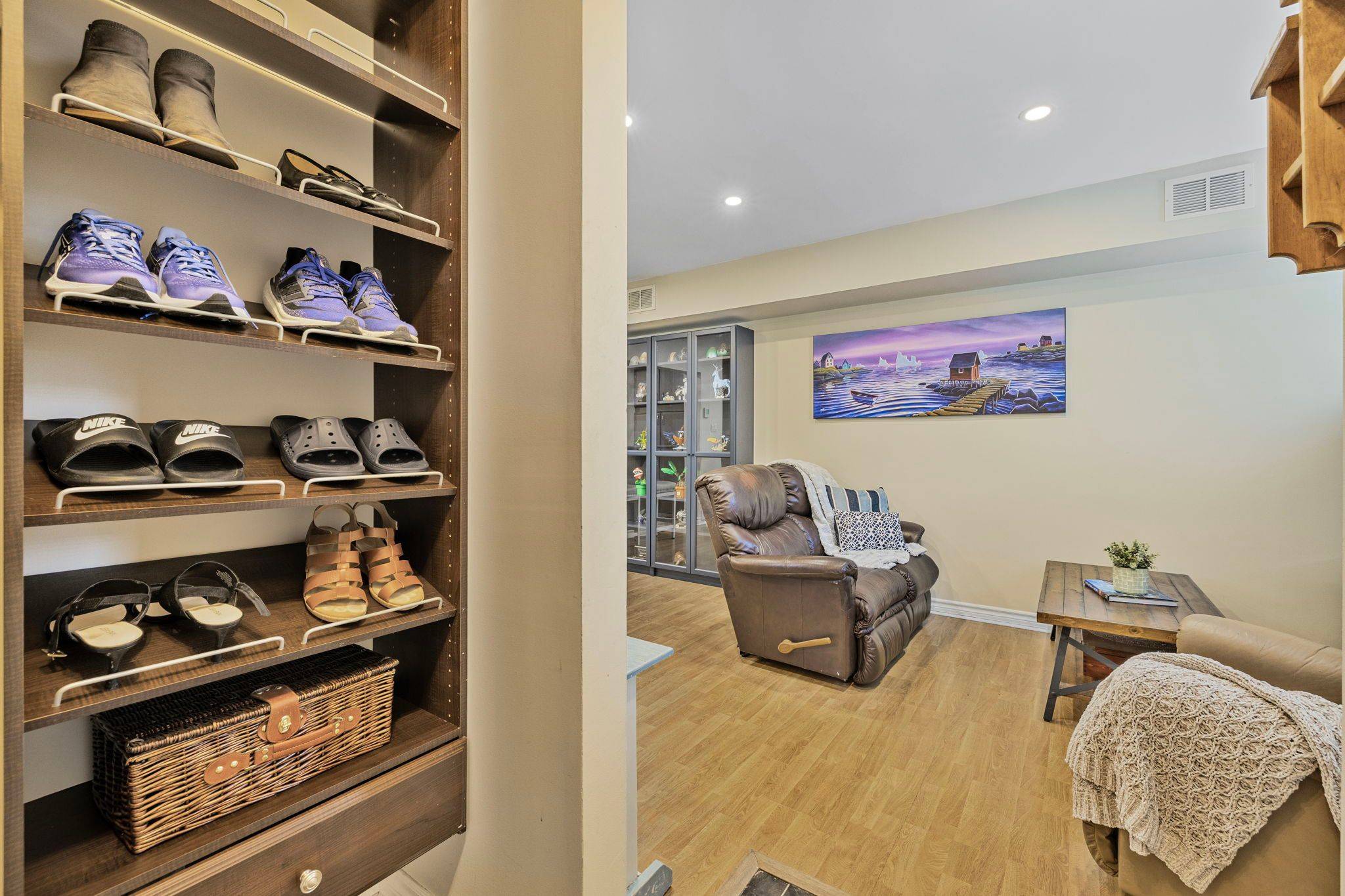 Newmarket, ON L3Y 8J3,115 Main ST S #50