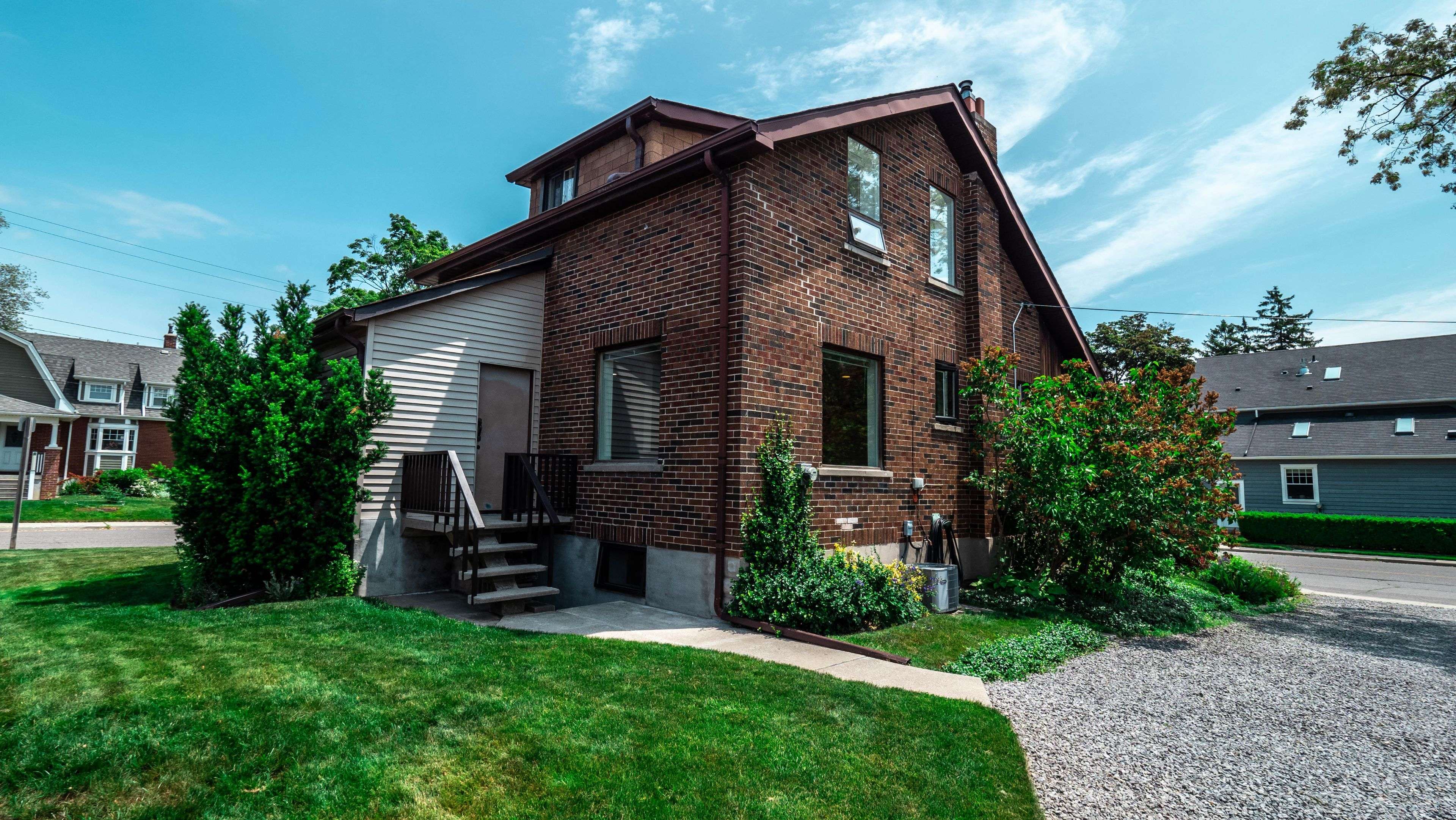 Mississauga, ON L5G 1L1,46 Forest AVE