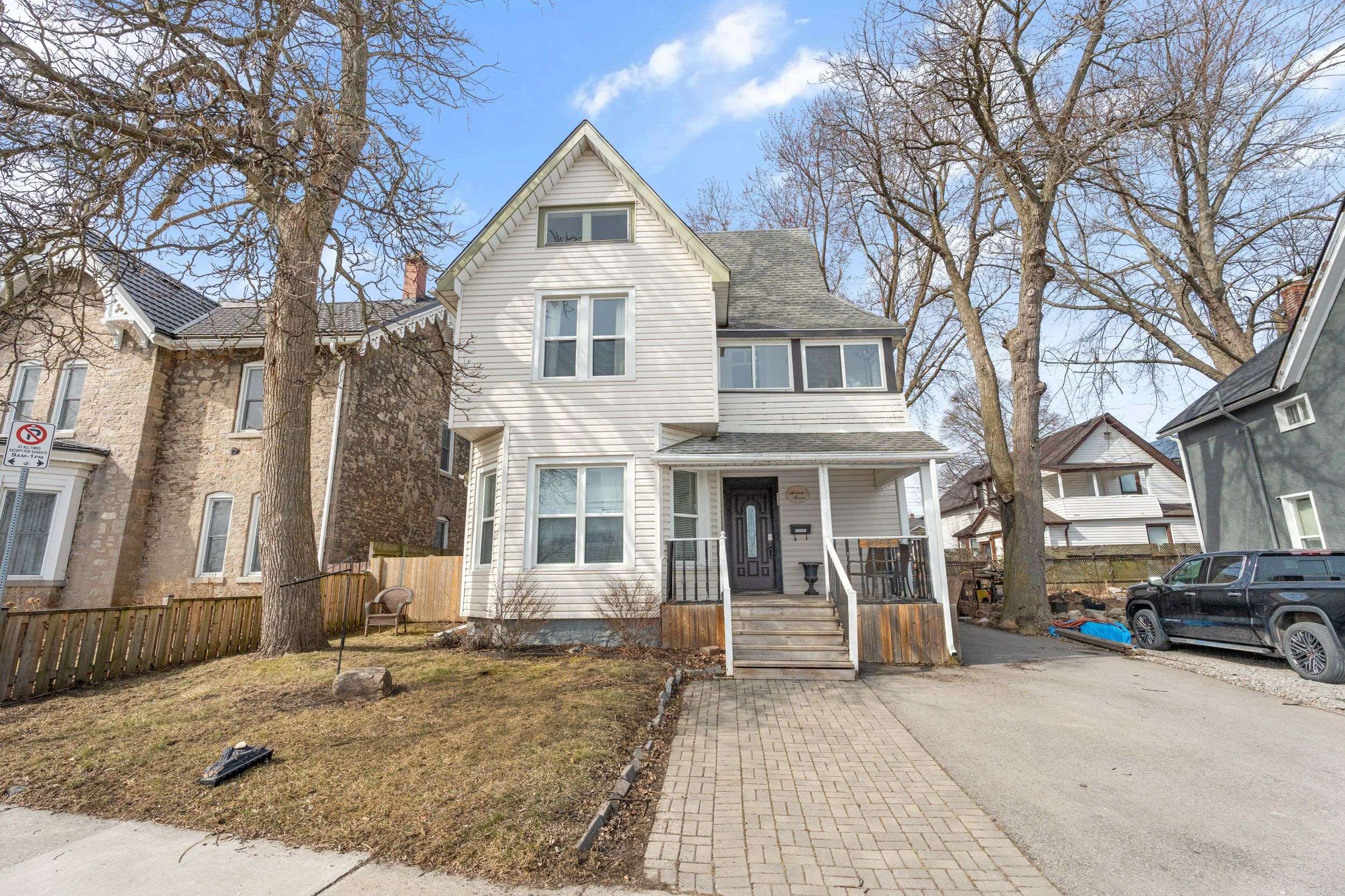 Niagara Falls, ON L2E 3G3,4755 River RD