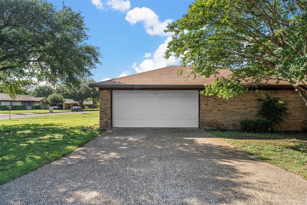 Hewitt, TX 76643,300 Travis Lane