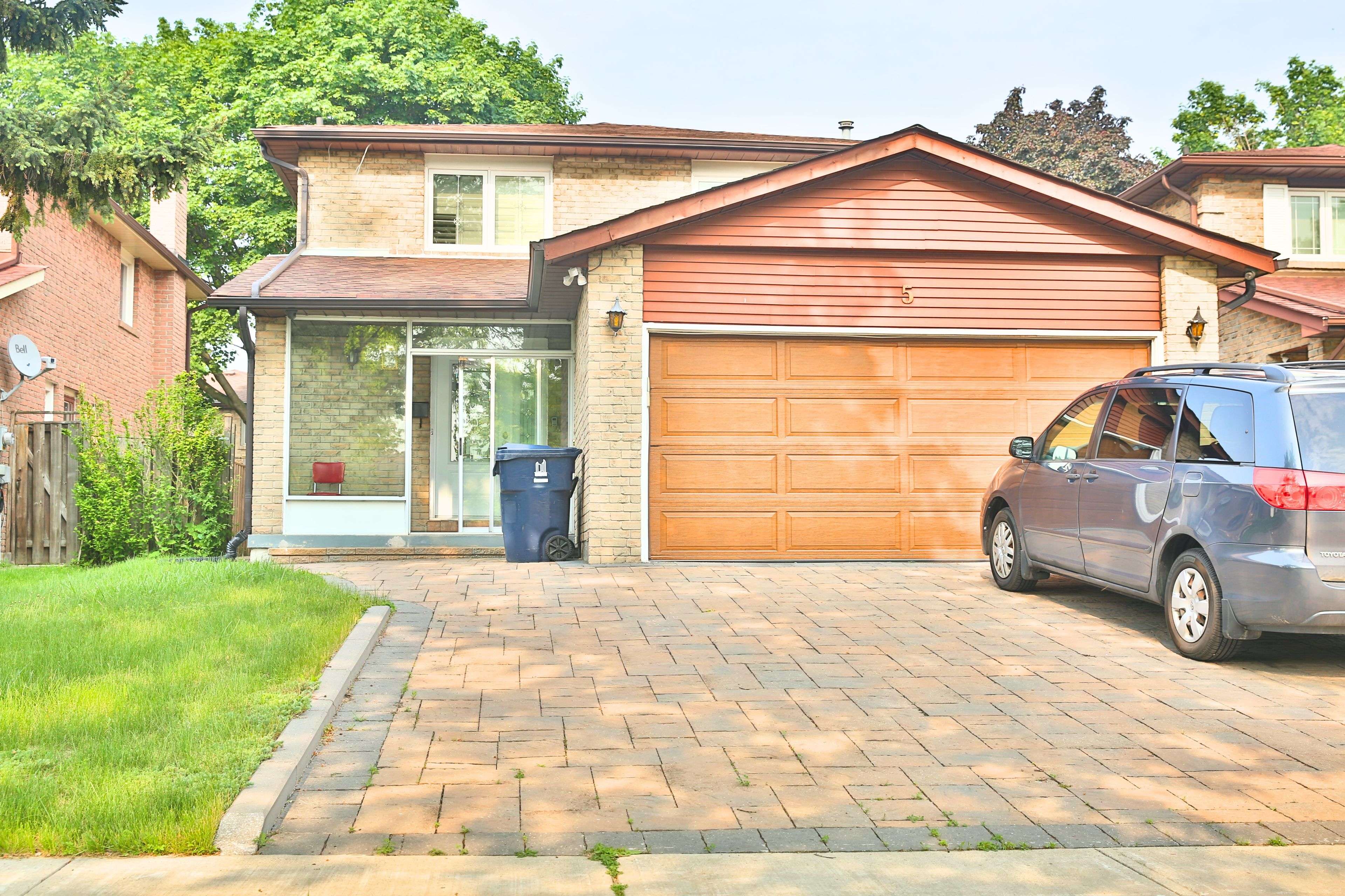 Toronto E11, ON M1B 2N1,5 Braymore BLVD