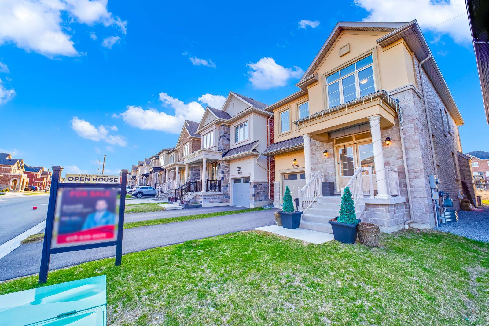 Pickering, ON L1X 0G5,1024 Skyridge BLVD