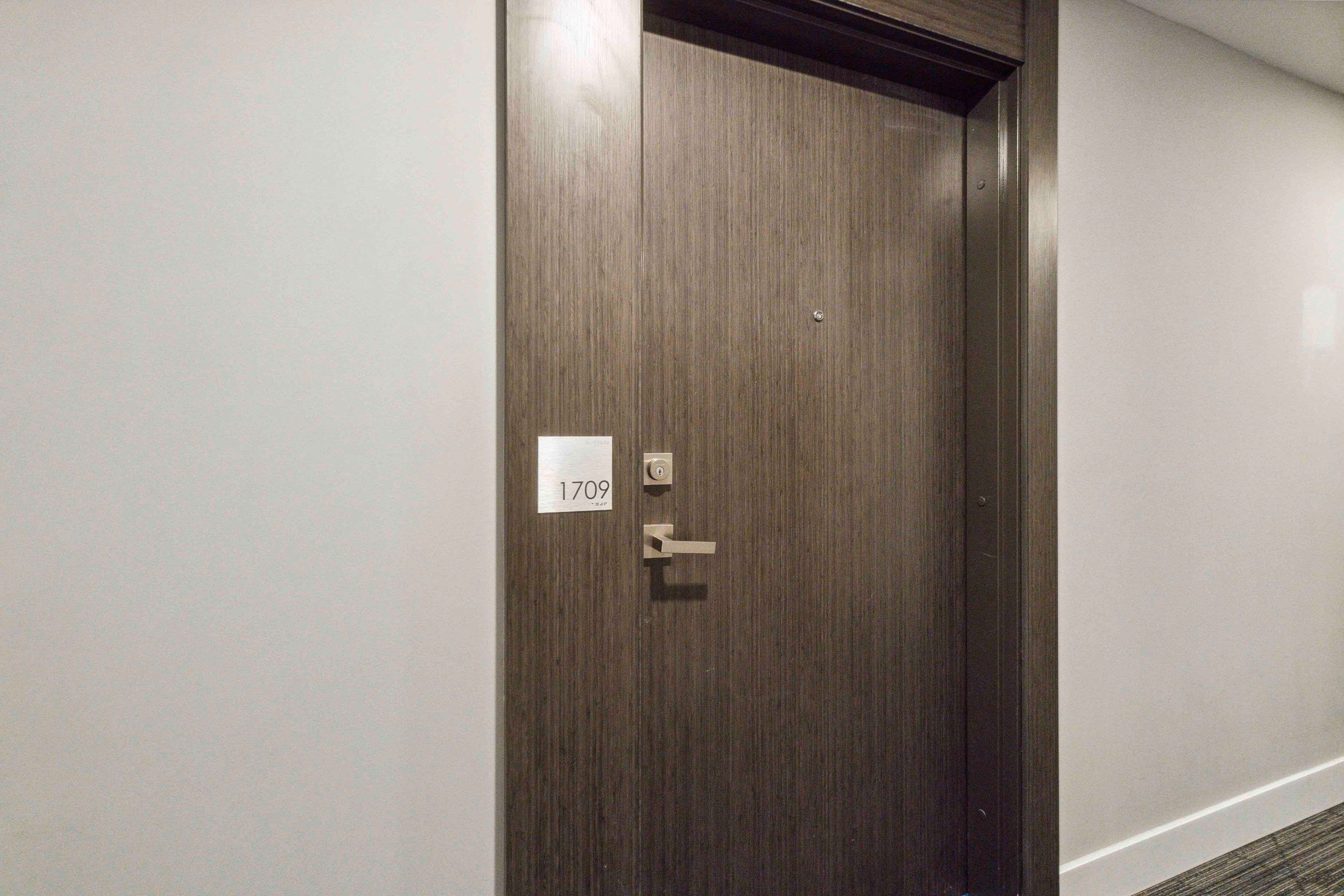 Hamilton, ON L8P 0C6,15 Queen ST S #1709