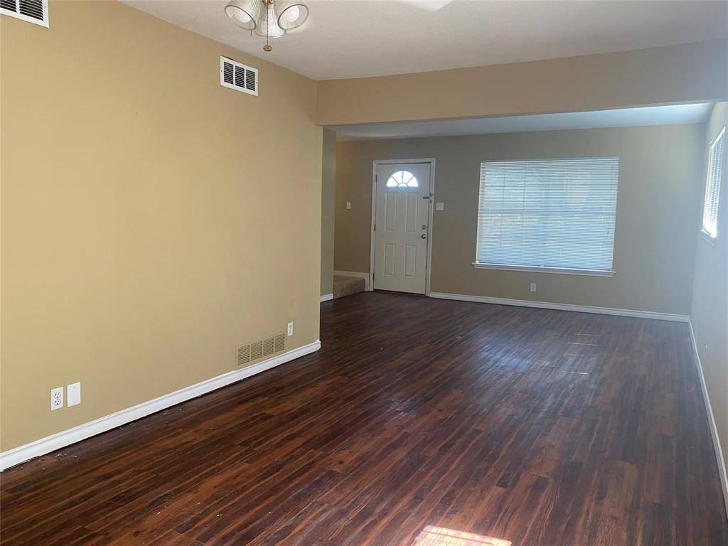 Sherman, TX 75092,1716 N Travis Street