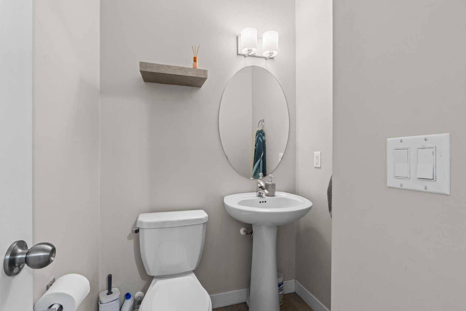 Chestermere, AB T1X 0P6,300 Marina DR #64