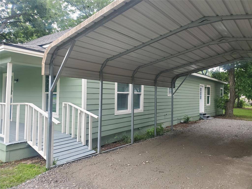 Leonard, TX 75452,211 E Houston