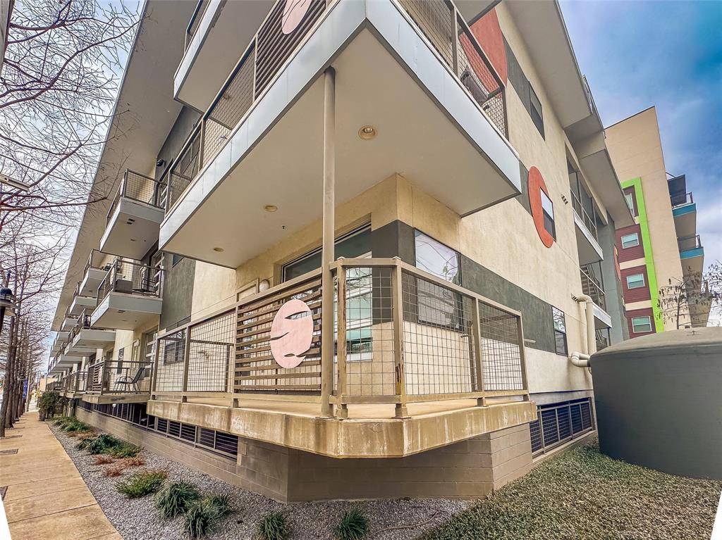 Dallas, TX 75215,1111 S Akard Street #214