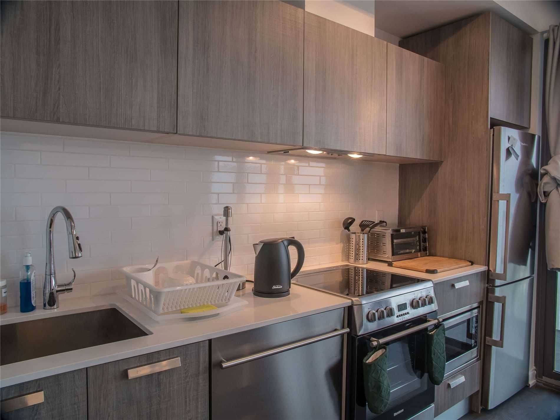 Toronto C08, ON M4Y 1T1,50 Charles ST E #3002