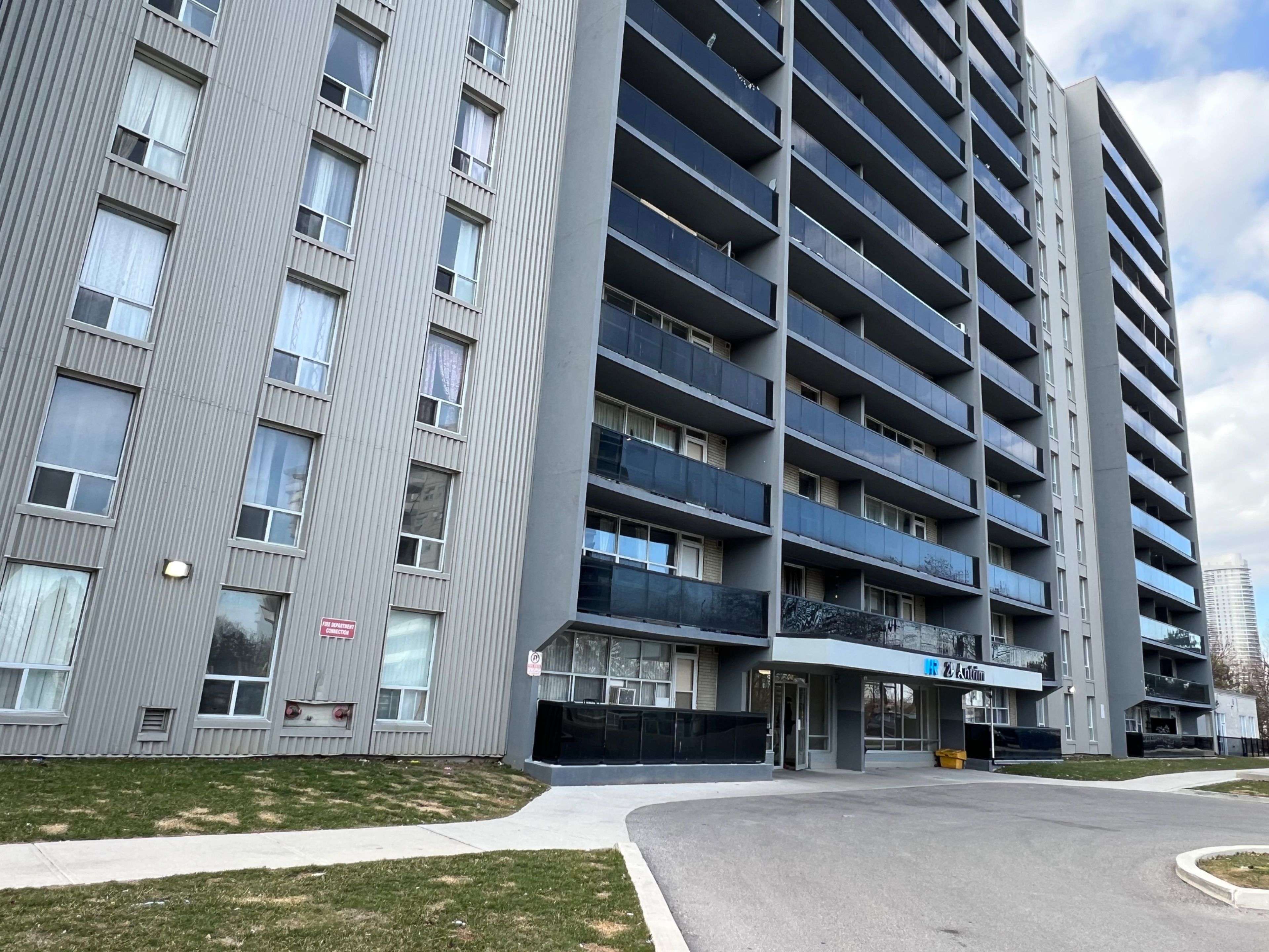Toronto E04, ON M1P 4N3,20 Antrim CRES #112