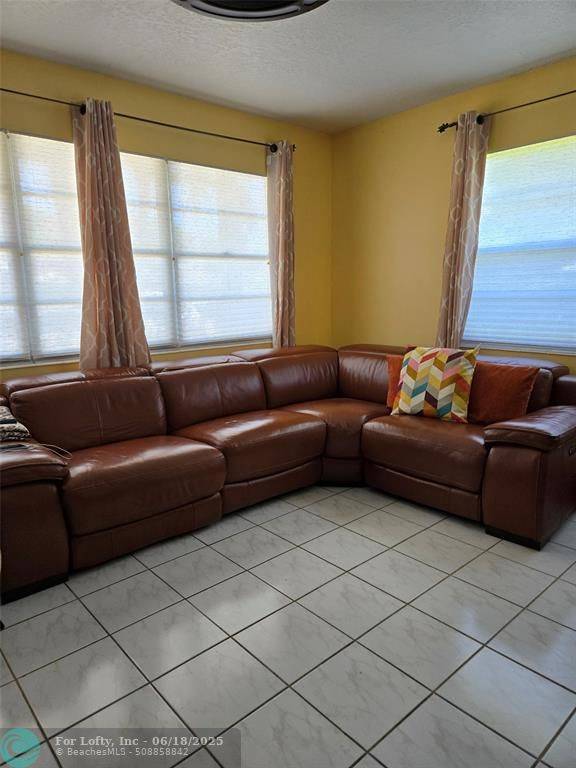Deerfield Beach, FL 33442,[StreetName,UnitNumber,StreetNumber,StreetDirPrefix]
