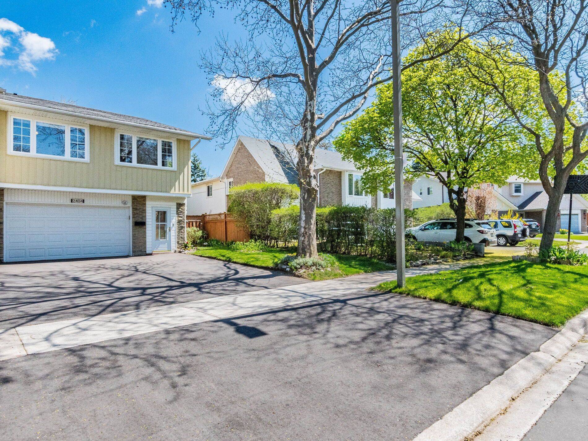 Mississauga, ON L5L 1C9,2404 Mainroyal ST