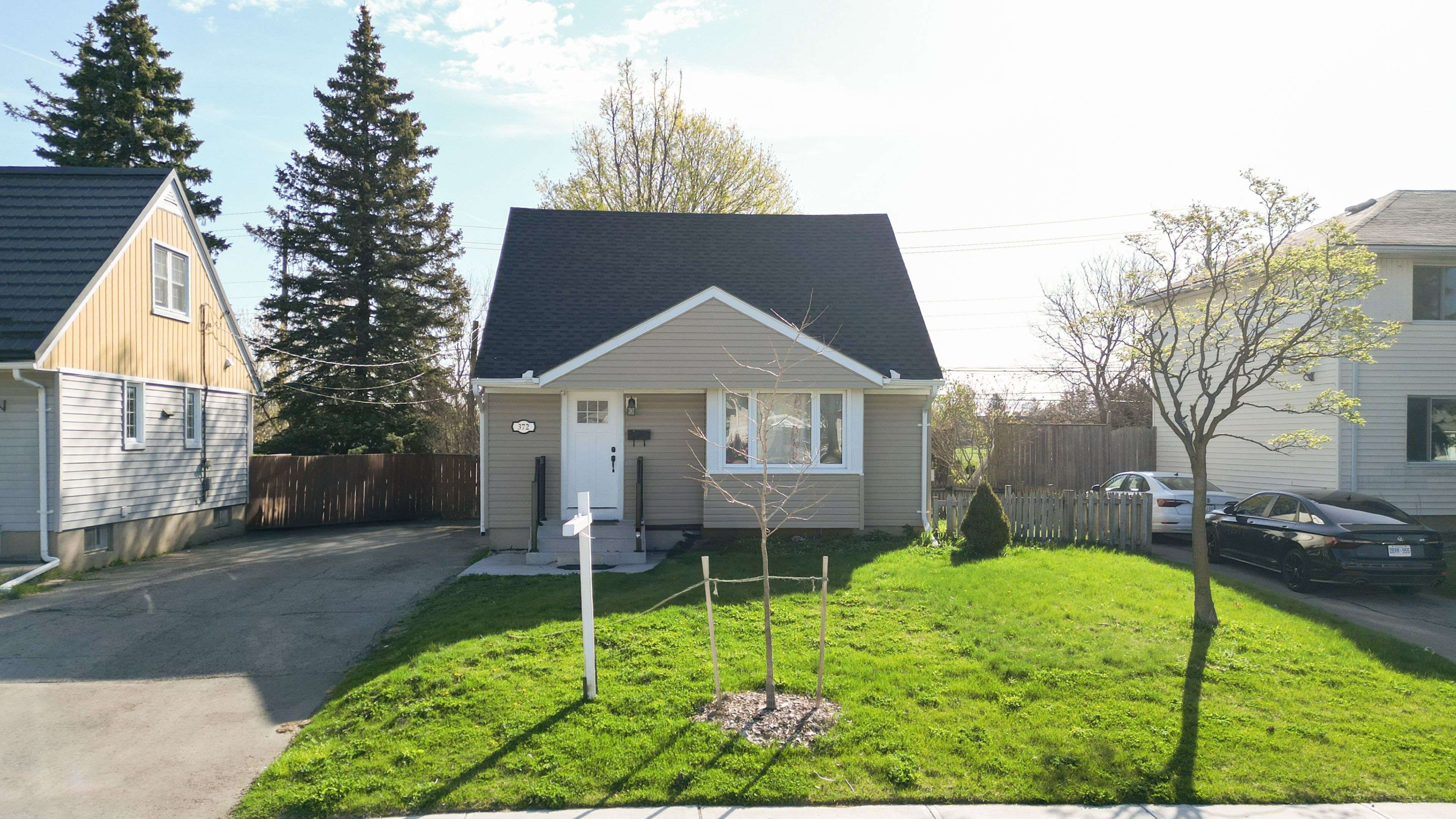 London East, ON N5Y 1C4,372 Flanders ROW E